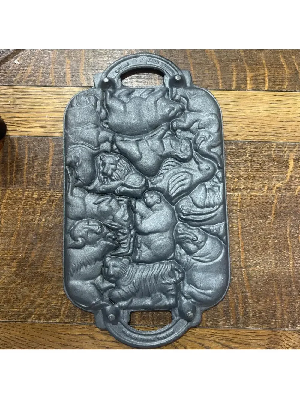 1984 John Wright Co. Cast Iron Cake Pan